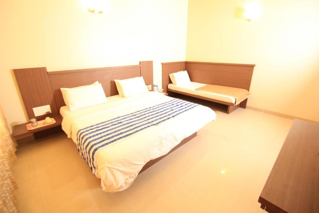 שירדי Hotel Sai Smaran חדר תמונה